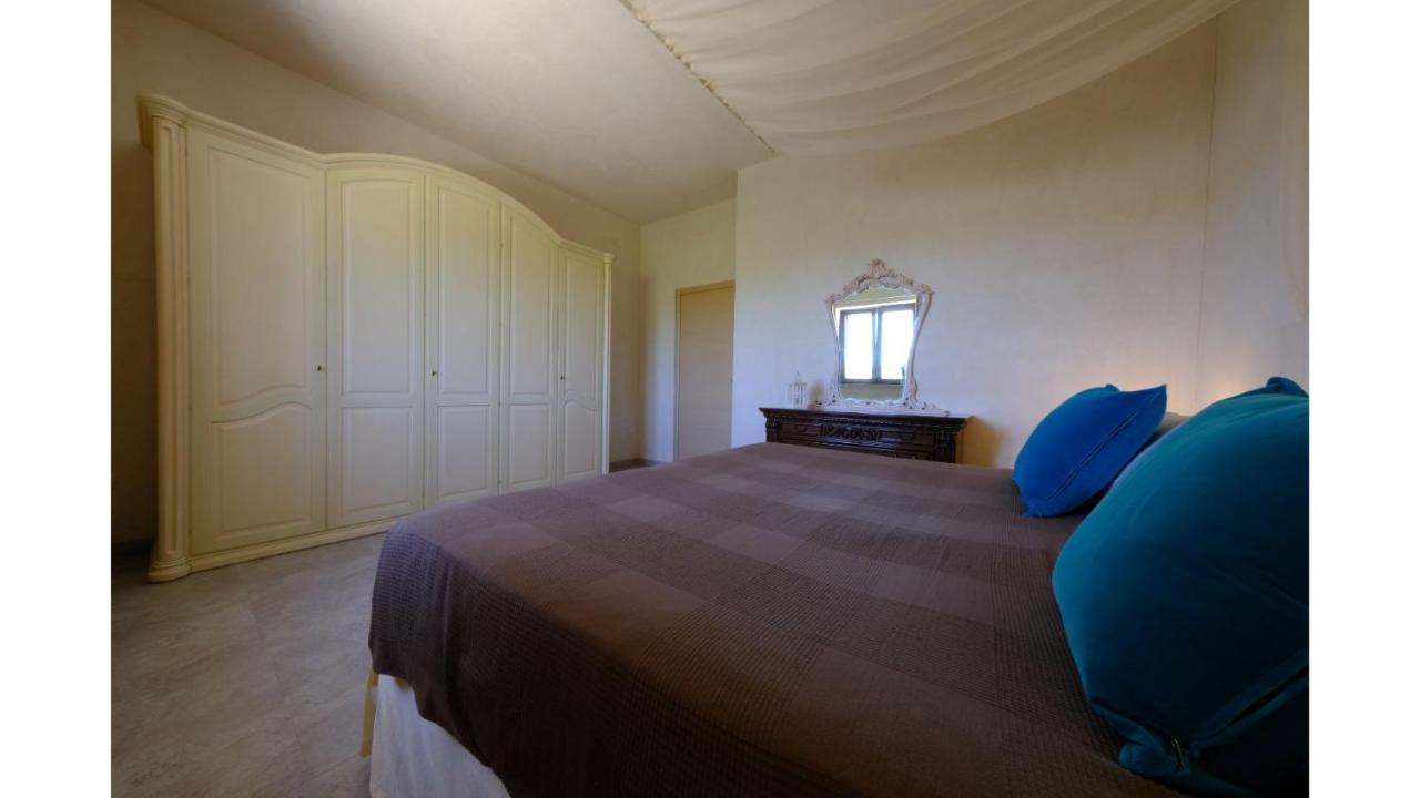 Tenuta Con Due Abitazioni Indipendenti มาร์ตินาฟรังกา ภายนอก รูปภาพ