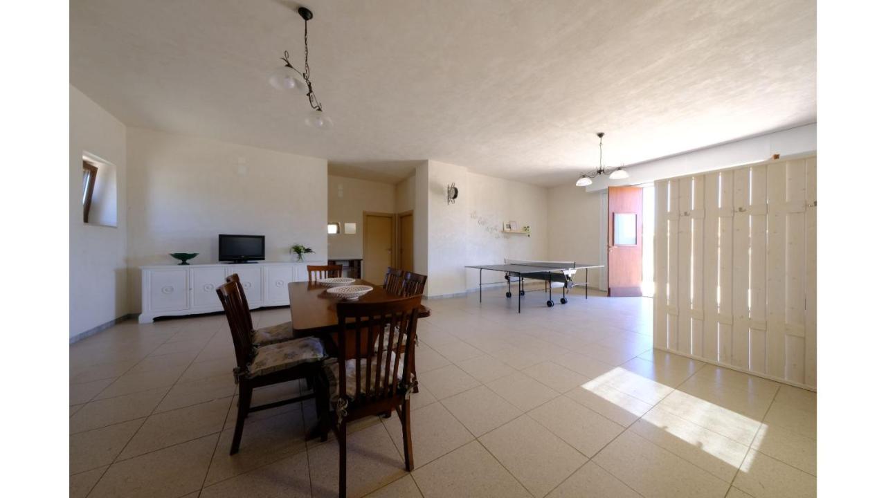 Tenuta Con Due Abitazioni Indipendenti มาร์ตินาฟรังกา ภายนอก รูปภาพ
