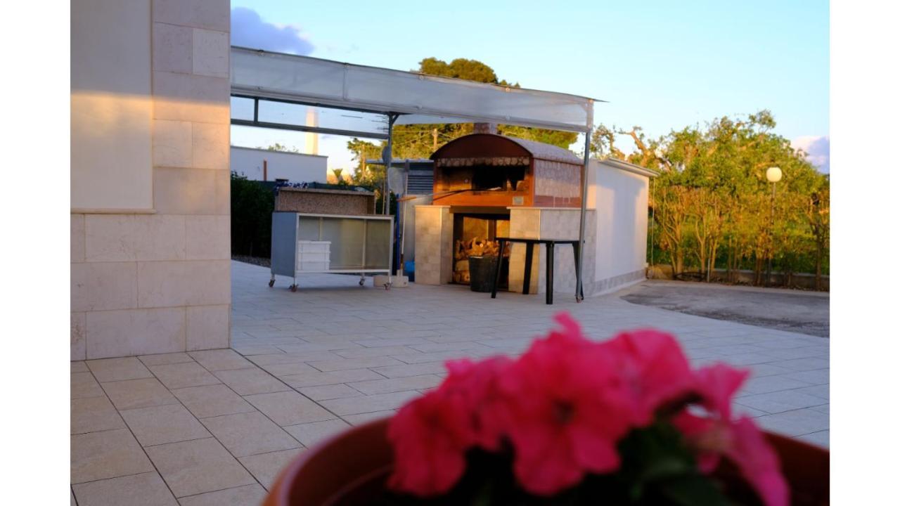 Tenuta Con Due Abitazioni Indipendenti มาร์ตินาฟรังกา ภายนอก รูปภาพ