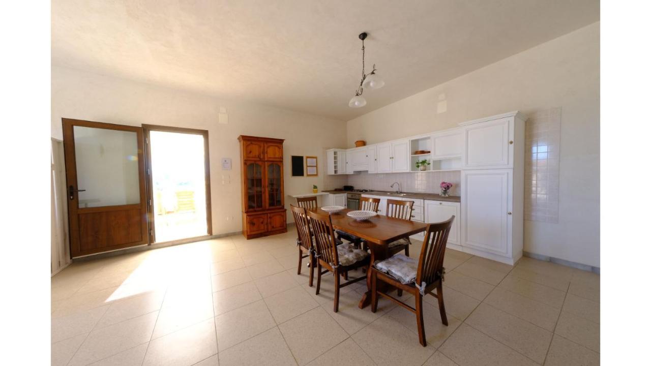 Tenuta Con Due Abitazioni Indipendenti มาร์ตินาฟรังกา ภายนอก รูปภาพ