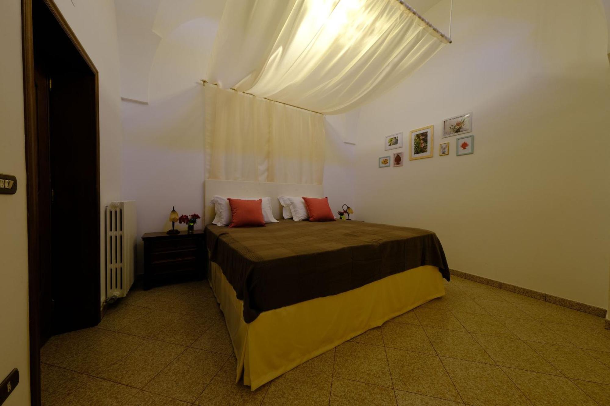 Tenuta Con Due Abitazioni Indipendenti มาร์ตินาฟรังกา ภายนอก รูปภาพ
