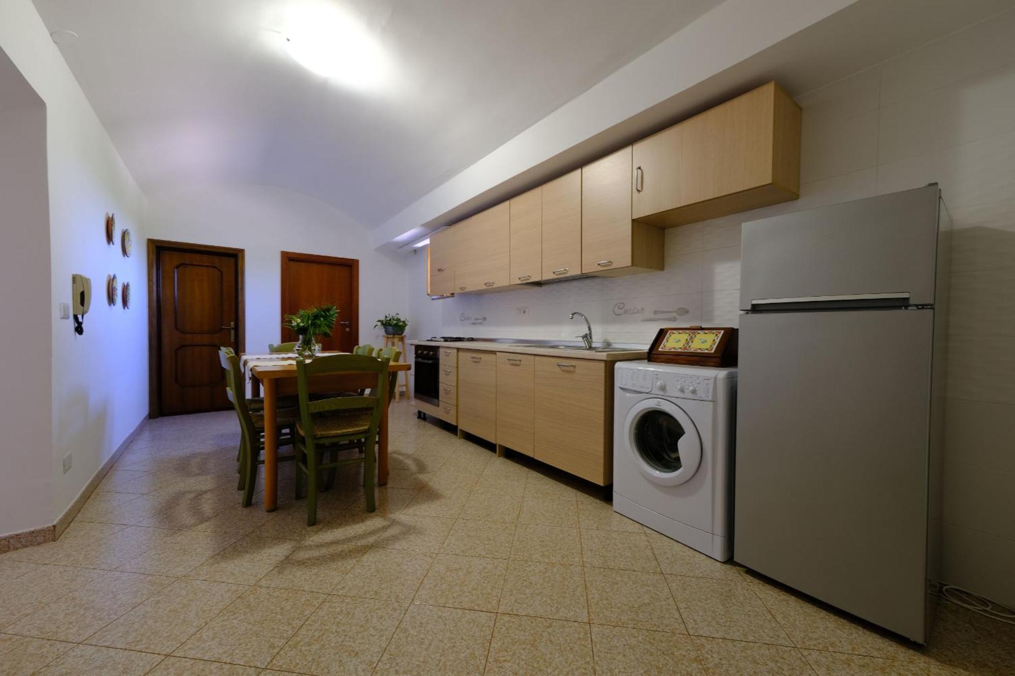 Tenuta Con Due Abitazioni Indipendenti มาร์ตินาฟรังกา ภายนอก รูปภาพ