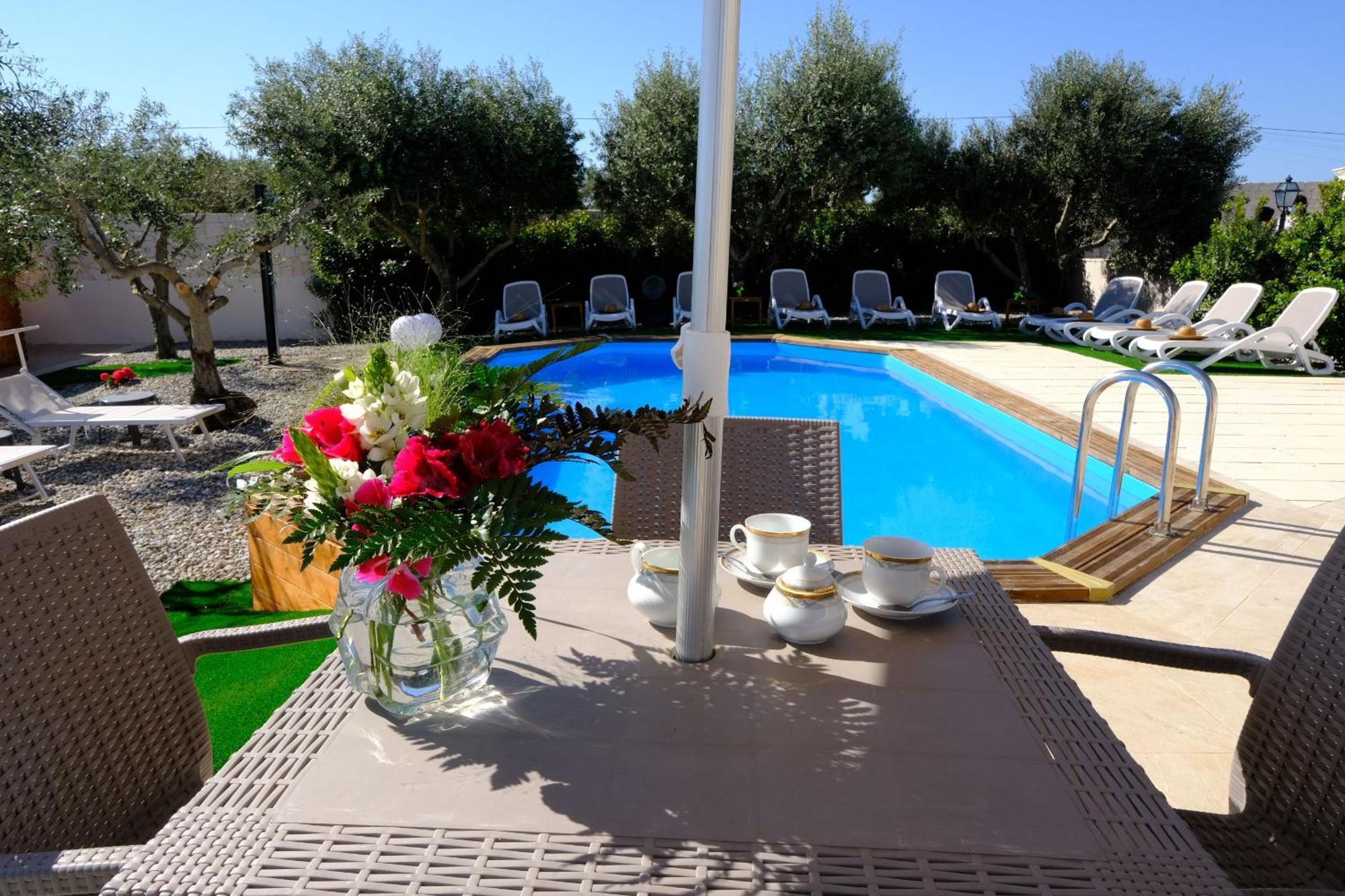 Tenuta Con Due Abitazioni Indipendenti มาร์ตินาฟรังกา ภายนอก รูปภาพ