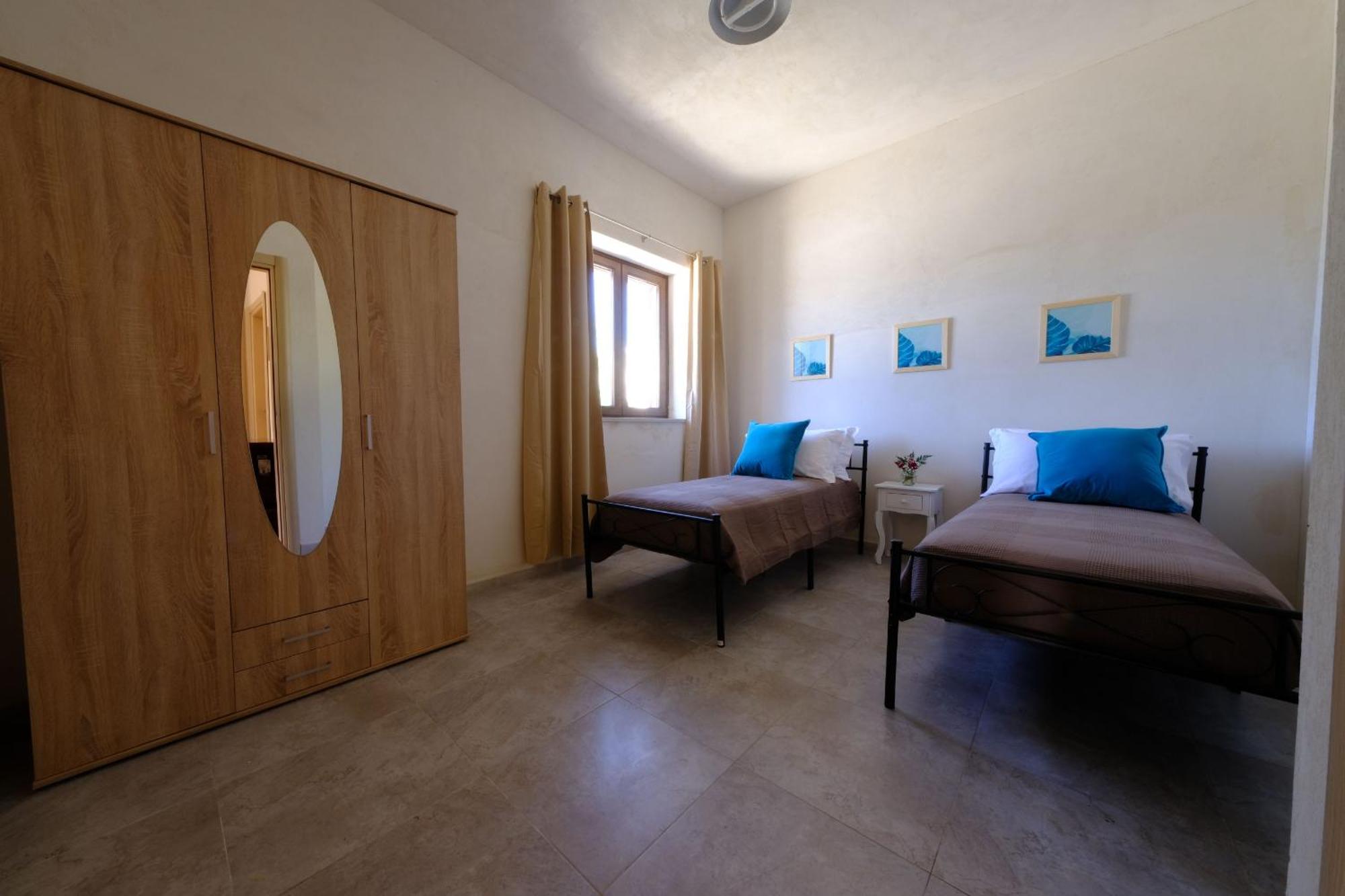 Tenuta Con Due Abitazioni Indipendenti มาร์ตินาฟรังกา ภายนอก รูปภาพ
