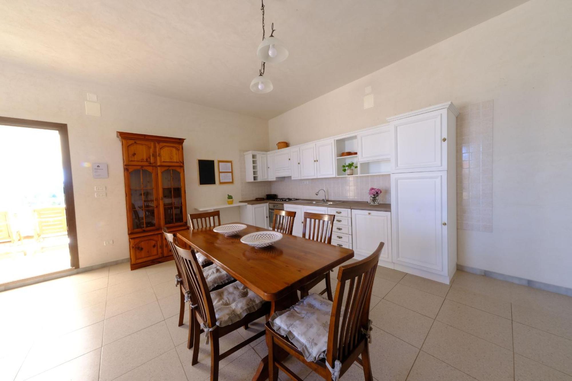 Tenuta Con Due Abitazioni Indipendenti มาร์ตินาฟรังกา ภายนอก รูปภาพ