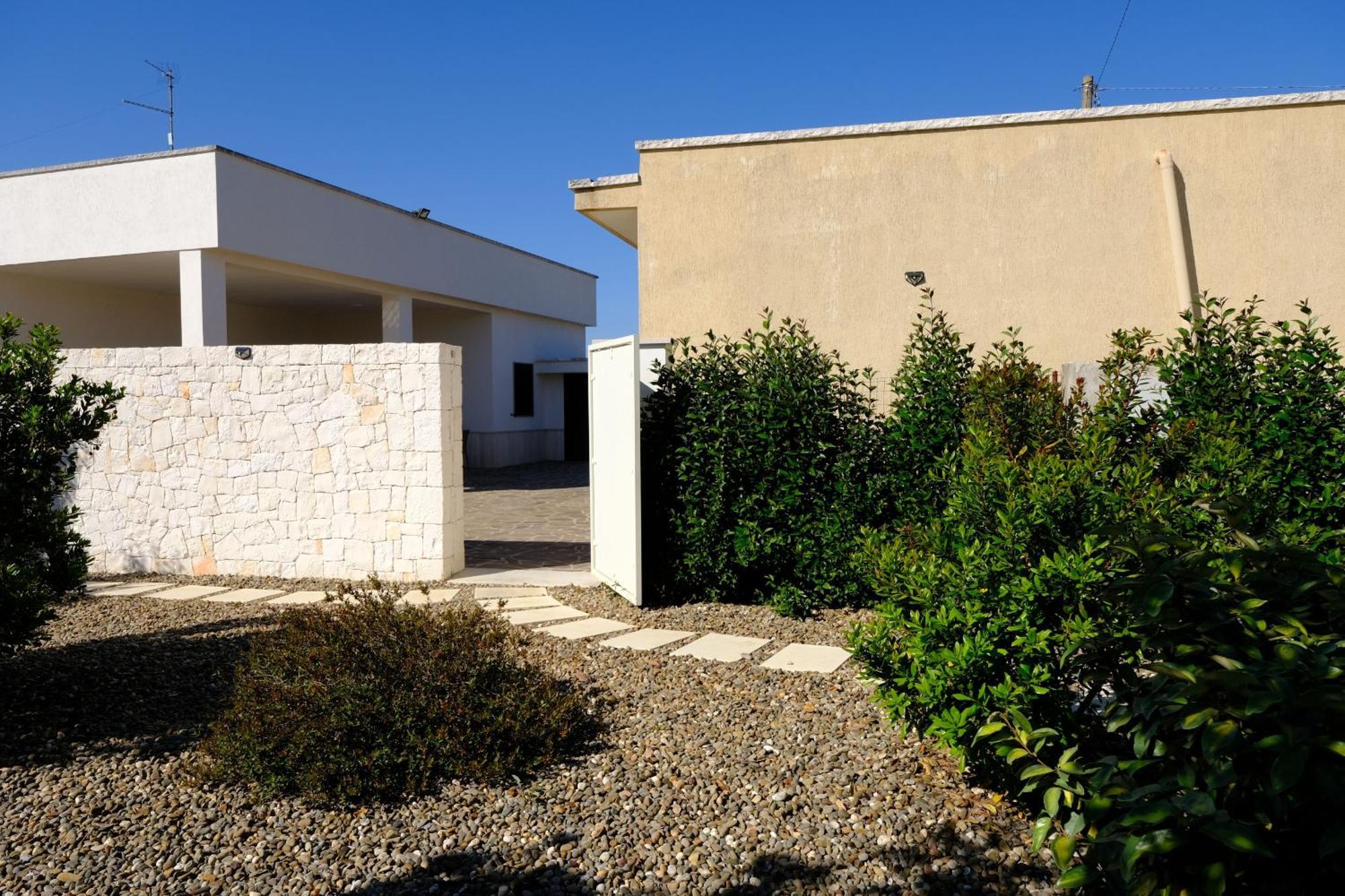 Tenuta Con Due Abitazioni Indipendenti มาร์ตินาฟรังกา ภายนอก รูปภาพ
